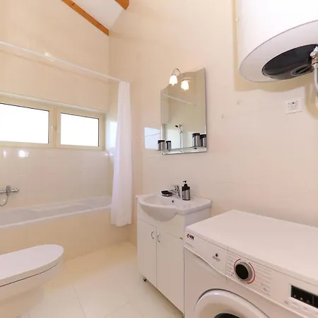 Francesca Apartman *