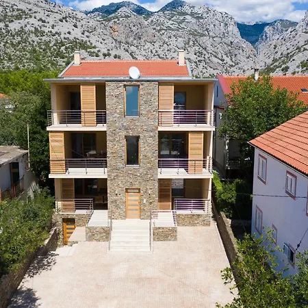 Francesca Apartmán *