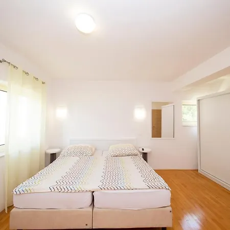 Francesca Apartman Starigrad Paklenica