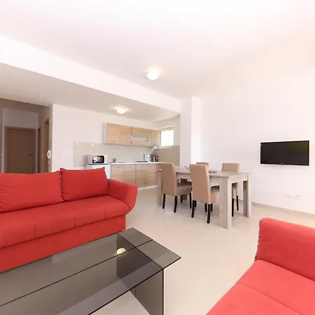 Francesca Apartman *