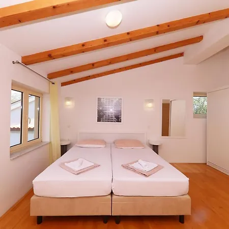 Francesca Apartman Starigrad Paklenica