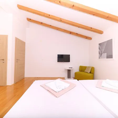 Francesca Apartment Starigrad Paklenica