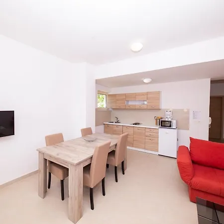 Francesca Apartman Starigrad-Paklenica
