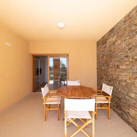 Francesca Apartman Starigrad-Paklenica