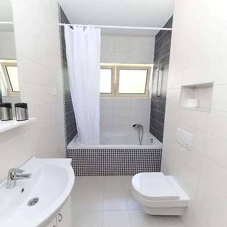 Francesca Apartman Starigrad-Paklenica