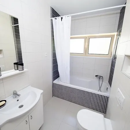 Francesca Apartman *