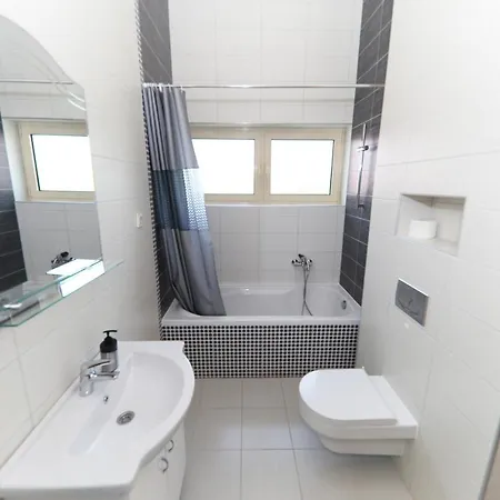 Francesca Apartman Starigrad-Paklenica